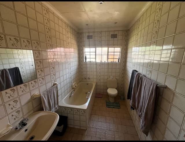 3 BEDROOM HOUSE FOR SALE IN DERSLEY